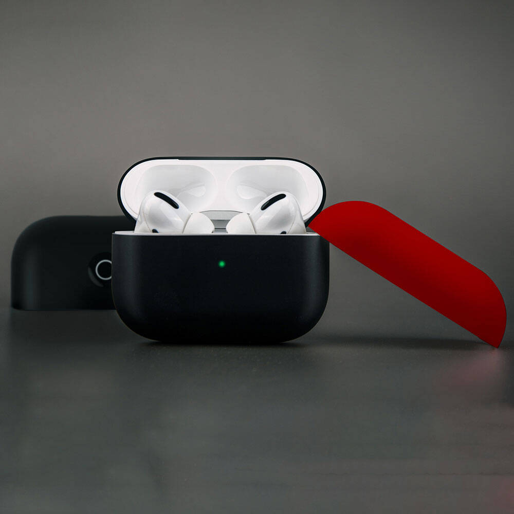 Switcheasy Colors Airpods Pro Boyun Askılı Parlayan Düğmeli Lisanslı Silikon Kılıf