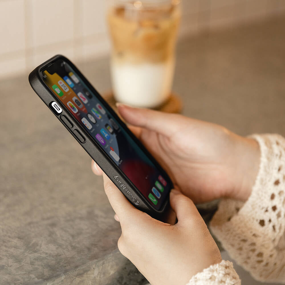 Switcheasy Aero Plus iPhone 14 Ultra İnce Şok Önleyicili Lisanslı Kılıf