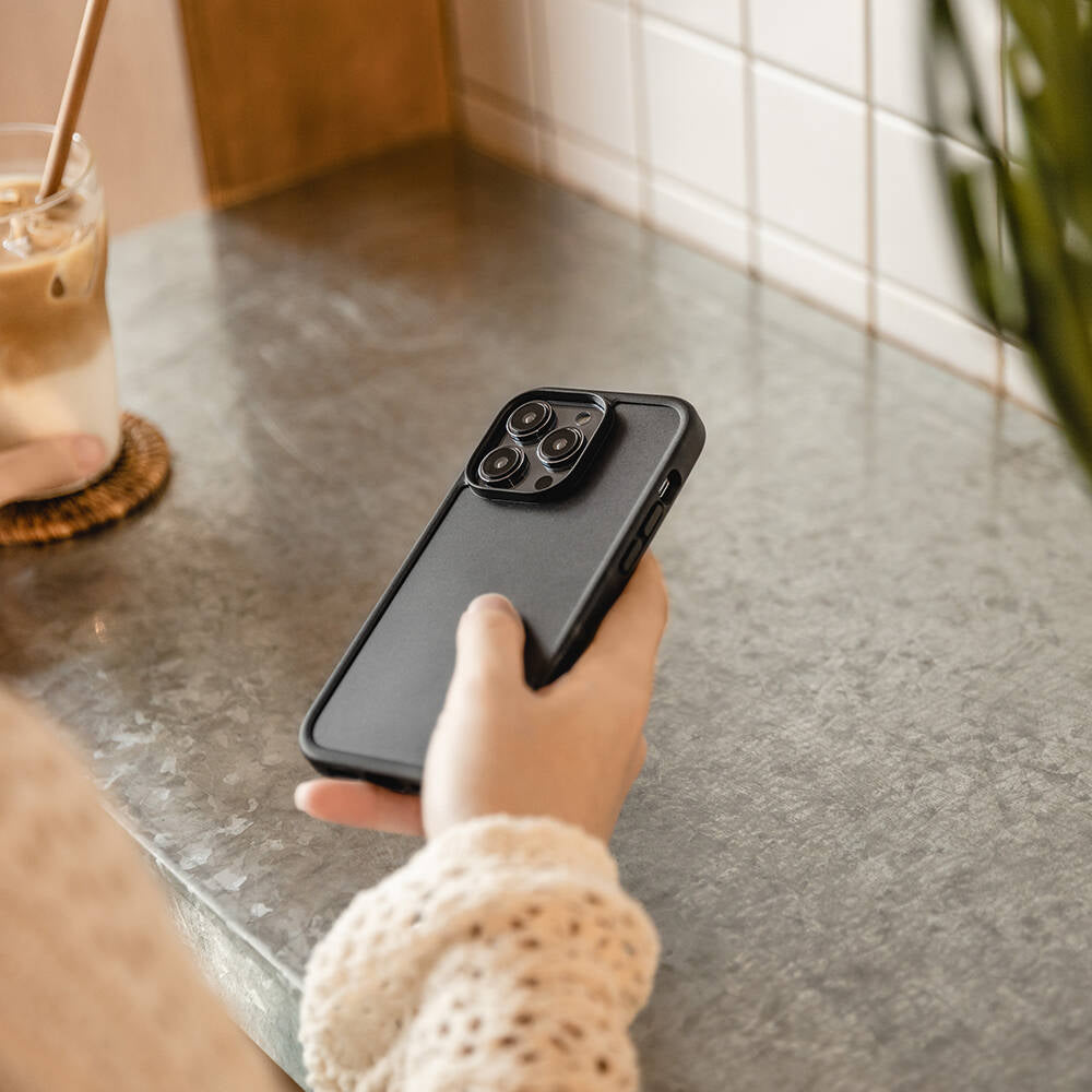Switcheasy Aero Plus iPhone 14 Ultra İnce Şok Önleyicili Lisanslı Kılıf