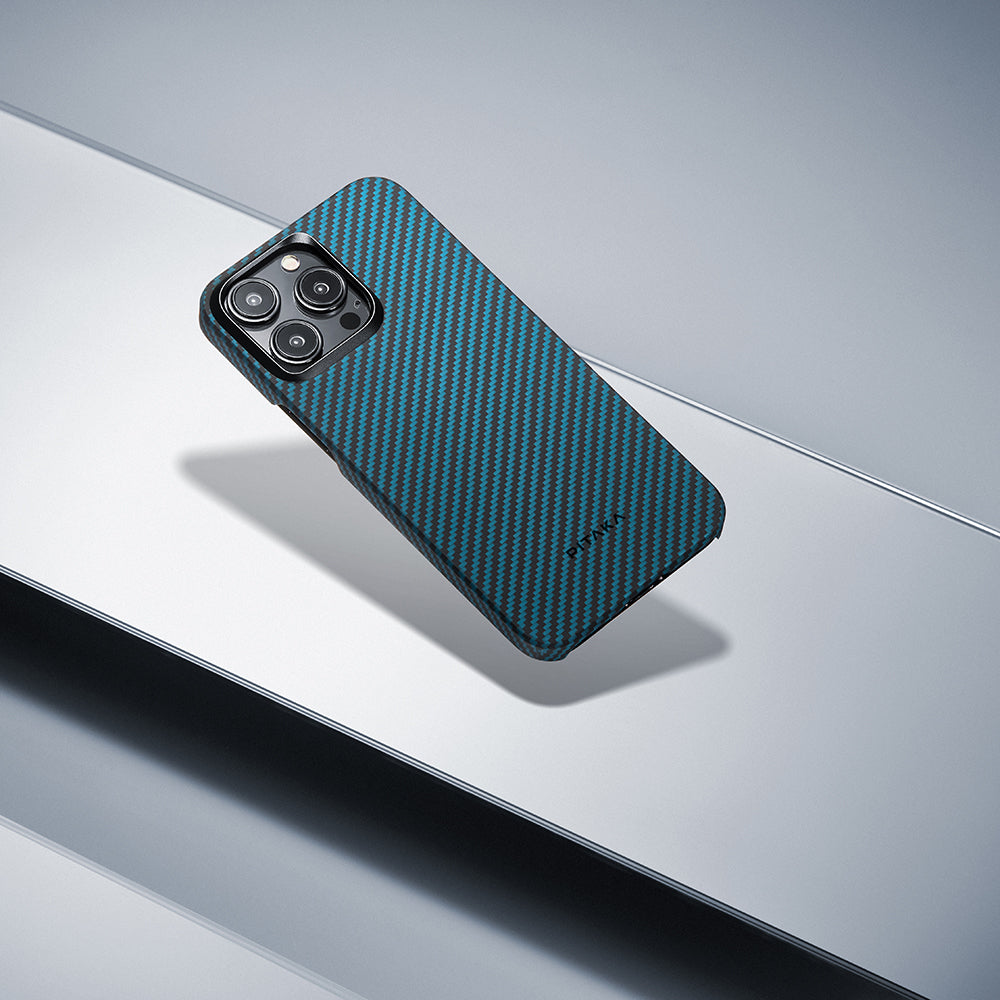 Pitaka Ultra-Slim Classic Serisi iPhone 15 Pro M-safe Şarj Özellikli 1500D Aramid Fiber Black-Blue Twill Kılıf