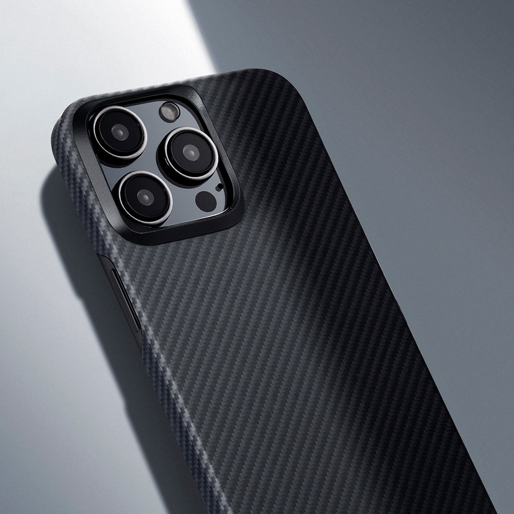Pitaka Ultra-Slim Classic Serisi iPhone 15 Pro M-safe Şarj Özellikli 600D Aramid Fiber Black-Grey Twill Kılıf