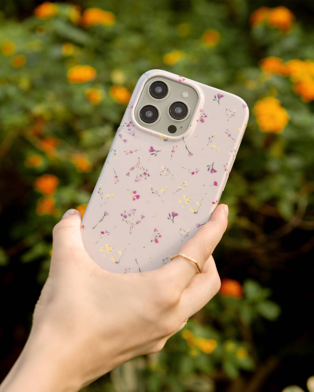 Coehl Prairie iPhone 15 Pro Mini Çayır Çiçekleri Desenli Kılıf