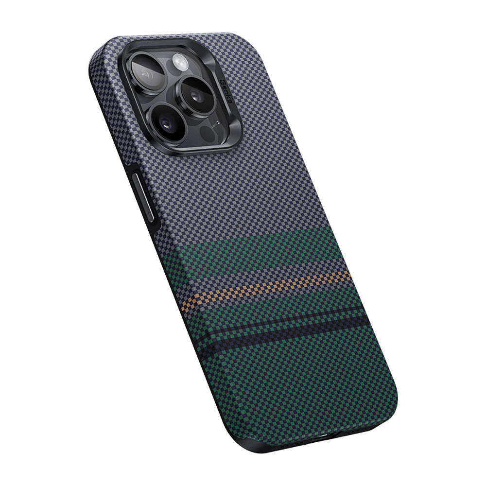 Benks Aurora ArmorPro iPhone 15 Pro Max M-safe Şarj Özellikli Karbon Fiber Tasarımlı Kevlar Kılıf