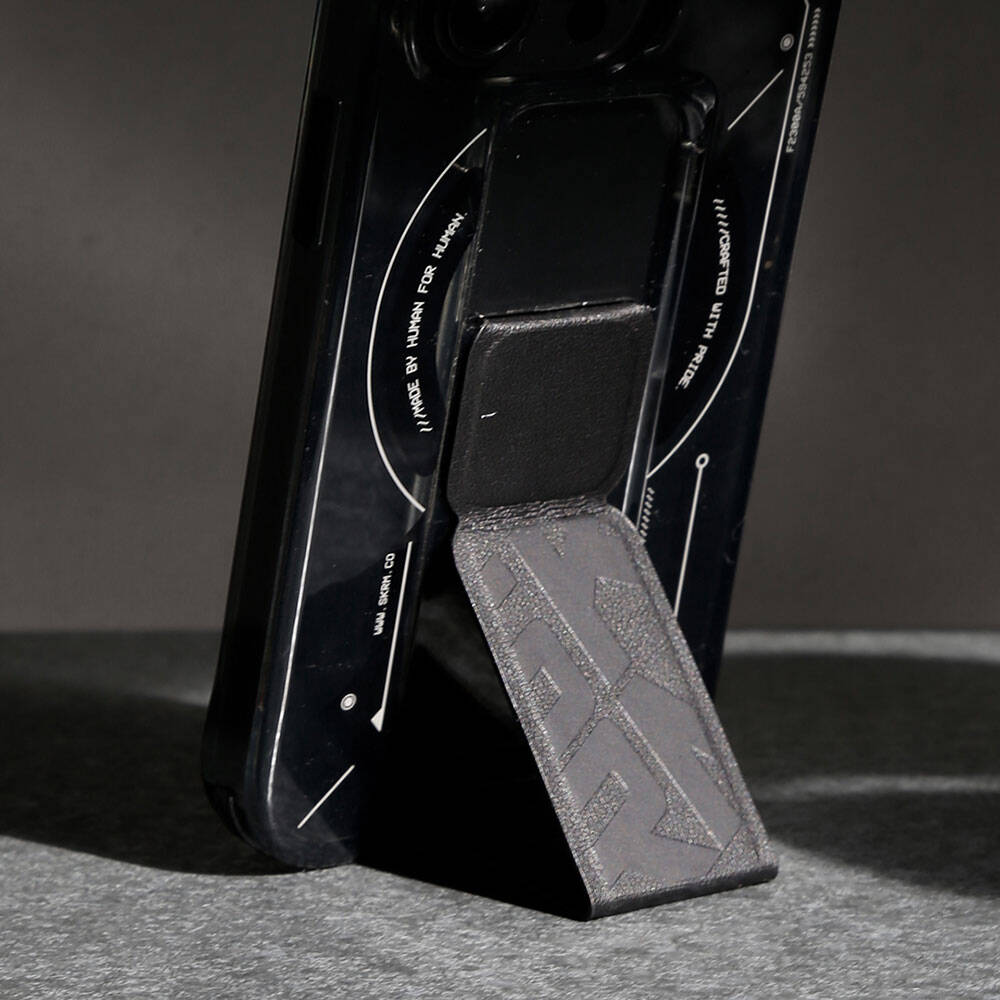 Skinarma Helio iPhone 15 Pro Max M-safe Şarj Özellikli Teknoloji Desenli Standlı Kılıf