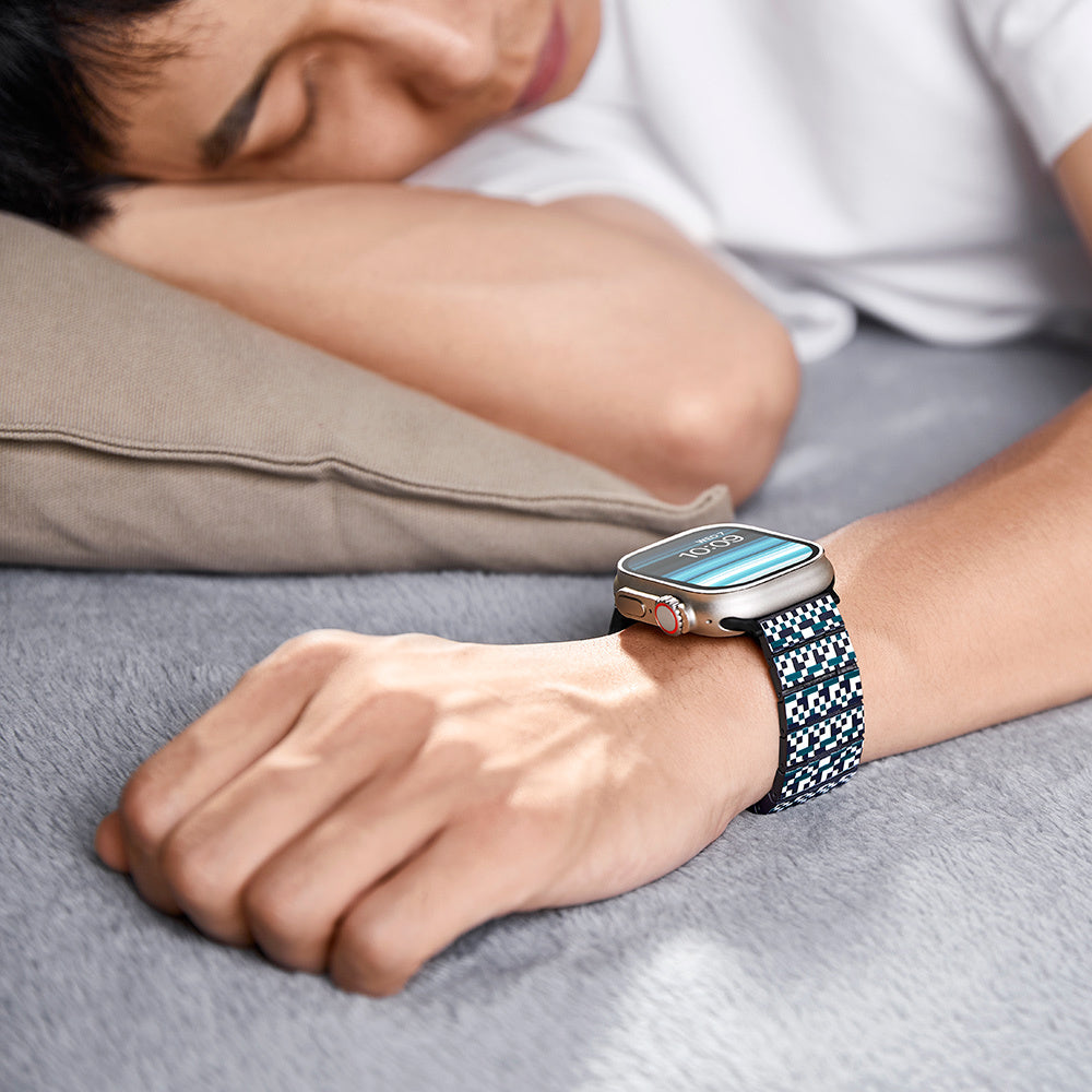 Pitaka Dreamland ChromaCarbon Serisi Tüm Apple Watch Modelleriyle Uyumlu Aramid Fiber ve Karbon Fiber Mosaic Universal Kordon