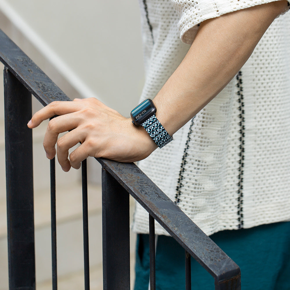 Pitaka Dreamland ChromaCarbon Serisi Tüm Apple Watch Modelleriyle Uyumlu Aramid Fiber ve Karbon Fiber Mosaic Universal Kordon