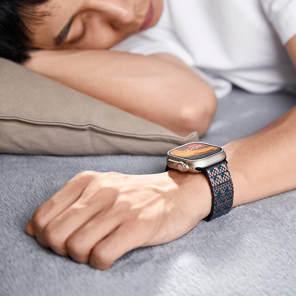 Pitaka Dreamland ChromaCarbon Serisi Tüm Apple Watch Modelleriyle Uyumlu Aramid Fiber ve Karbon Fiber Stairs Universal Kordon