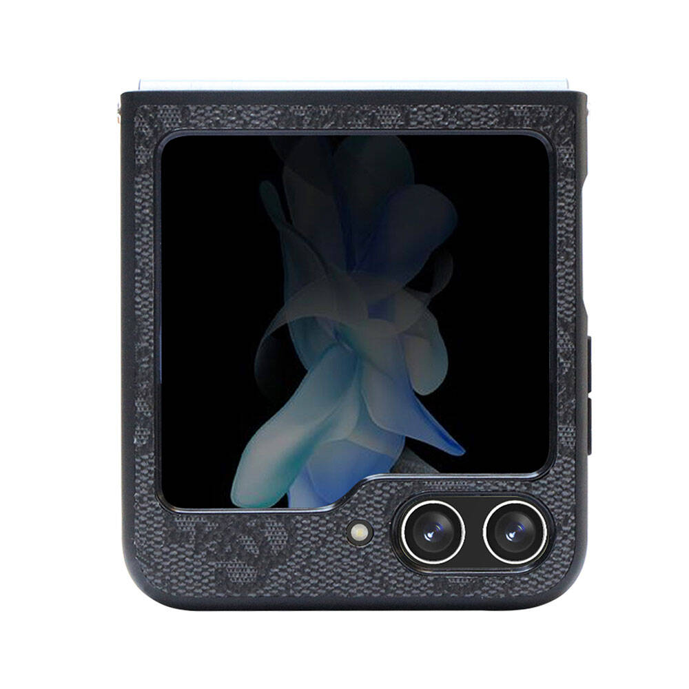 Guess Galaxy Z Flip 5 Kılıf Orjinal Lisanslı PU Deri Taşlı Üçgen Logo 4G Desenli Strass Telefon Kılıfı - 9