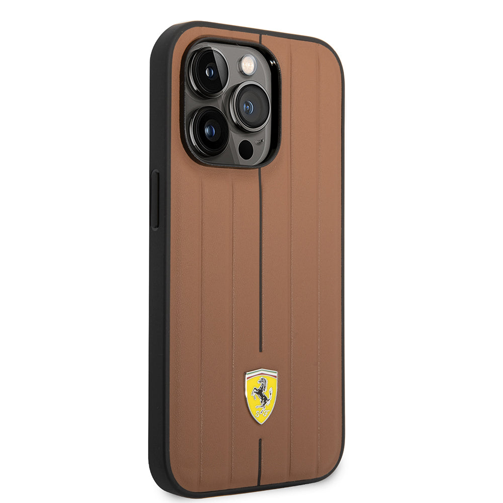 Ferrari iPhone 14 Pro Max Orjinal Lisanslı Deri Arka Yüzey Metal Logolu Şerit Tasarımlı Kılıf