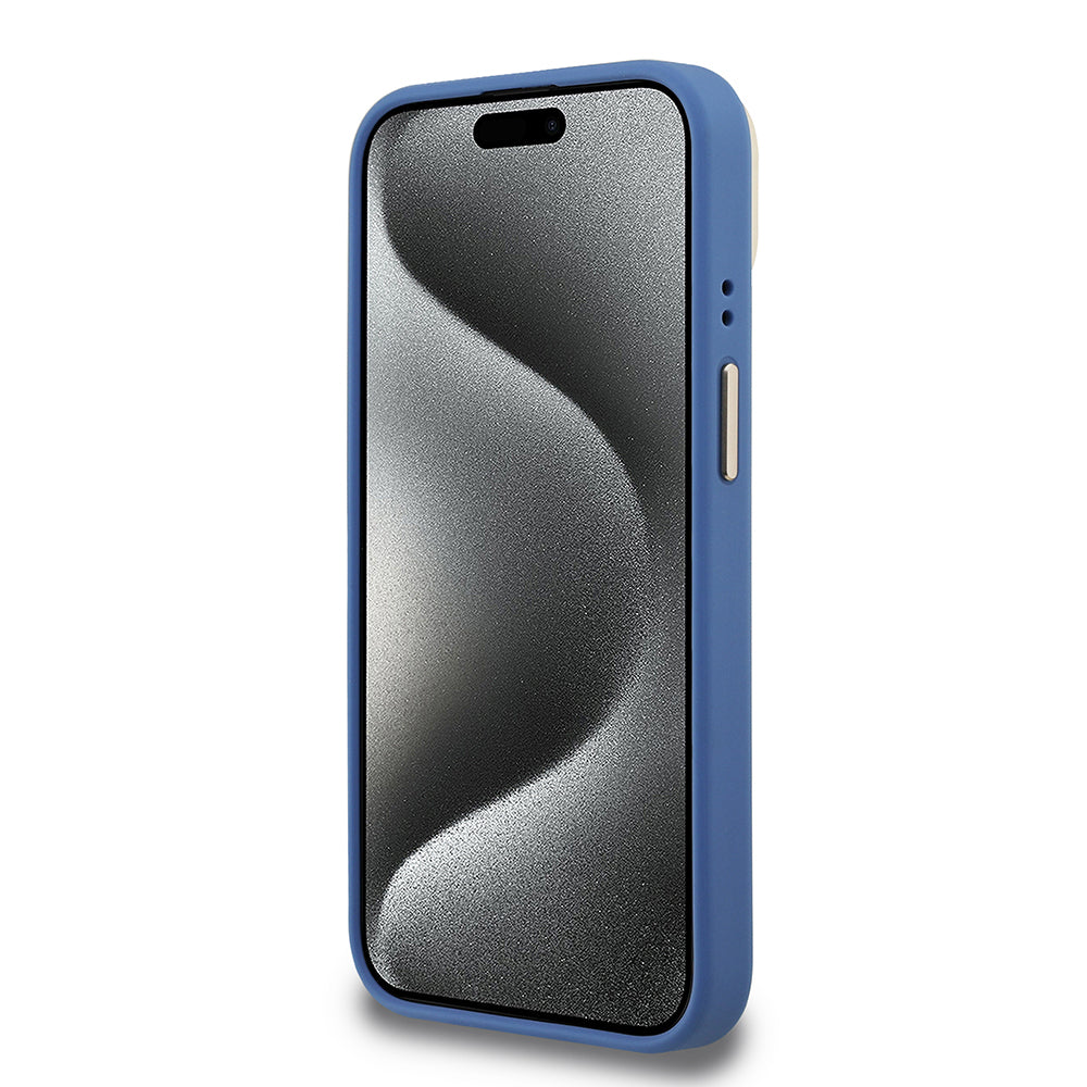Guess iPhone 15 Orjinal Lisanslı PU Deri 4G Desenli Metal Büyük 4G ve Yazı Logolu Kamera Standlı Kılıf