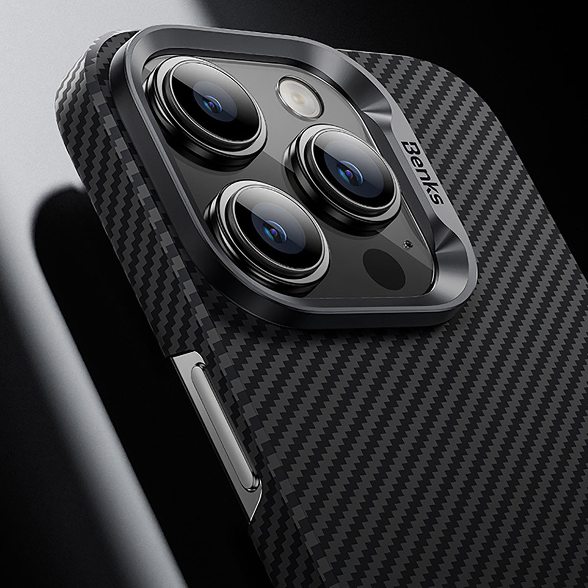 Benks Essential ArmorAir 600D iPhone 15 M-safe Özellikli Karbon Fiber Kevlar Kılıf