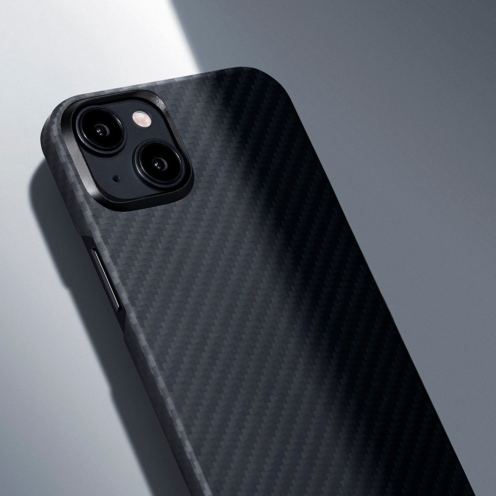 Pitaka Ultra-Slim Classic Serisi iPhone 15 Plus Kılıf M-safe Şarj Özellikli 1500D Aramid Fiber Black-Grey Twill Kılıf