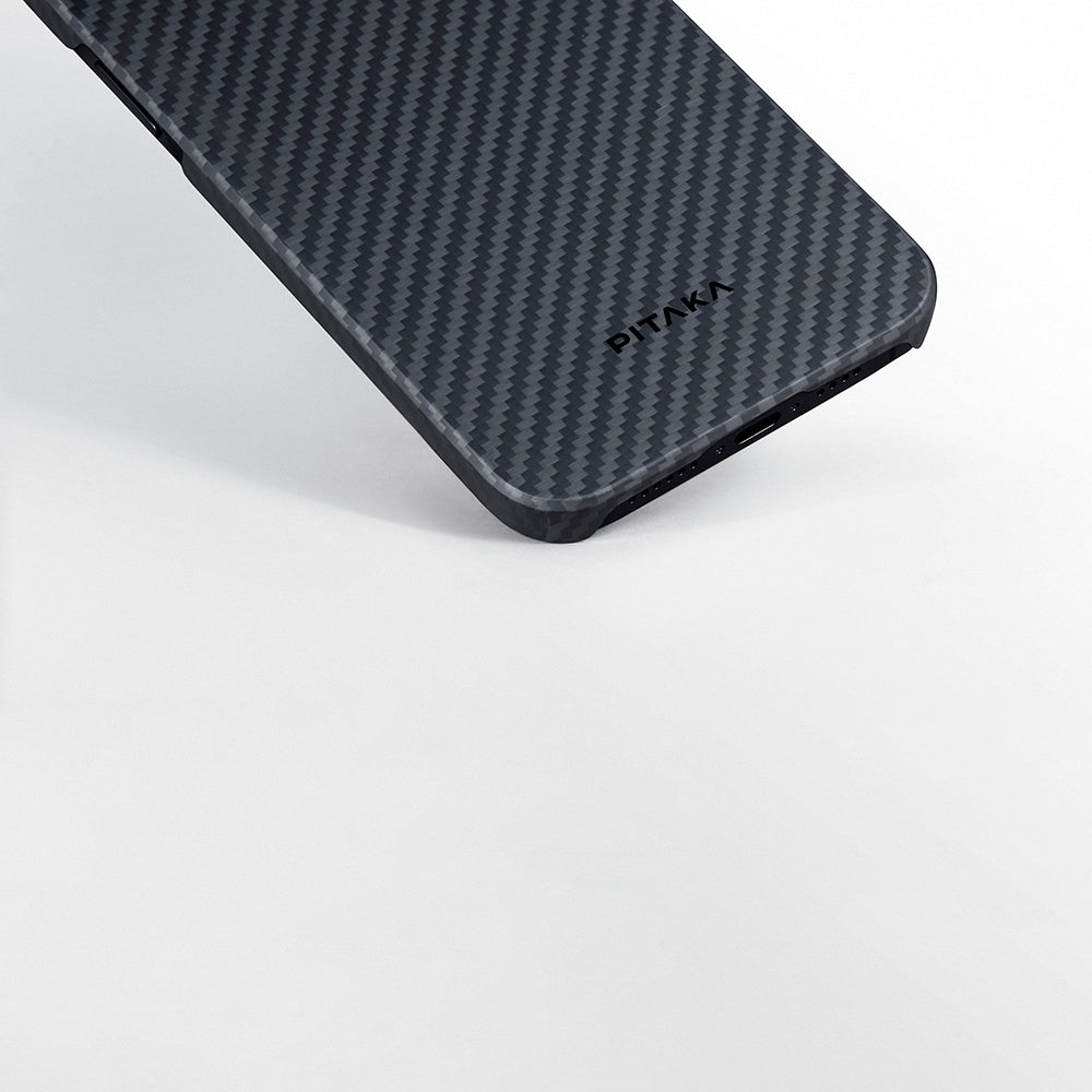 Pitaka Ultra-Slim Classic Serisi iPhone 15 Plus Kılıf M-safe Şarj Özellikli 1500D Aramid Fiber Black-Grey Twill Kılıf