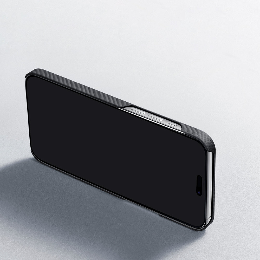 Pitaka Ultra-Slim Classic Serisi iPhone 15 Plus M-safe Şarj Özellikli 600D Aramid Fiber Black-Grey Twill Kılıf