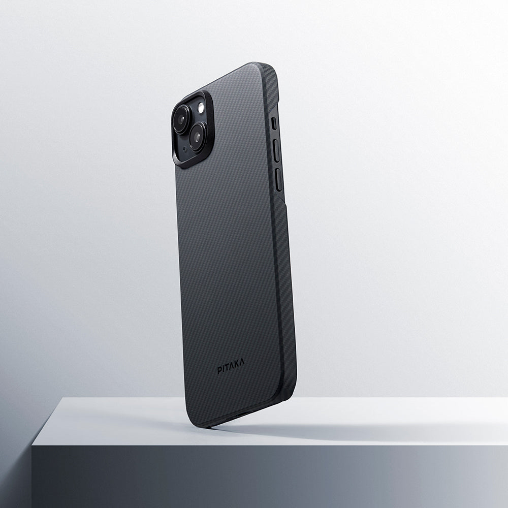Pitaka Ultra-Slim Classic Serisi iPhone 15 Plus M-safe Şarj Özellikli 600D Aramid Fiber Black-Grey Twill Kılıf