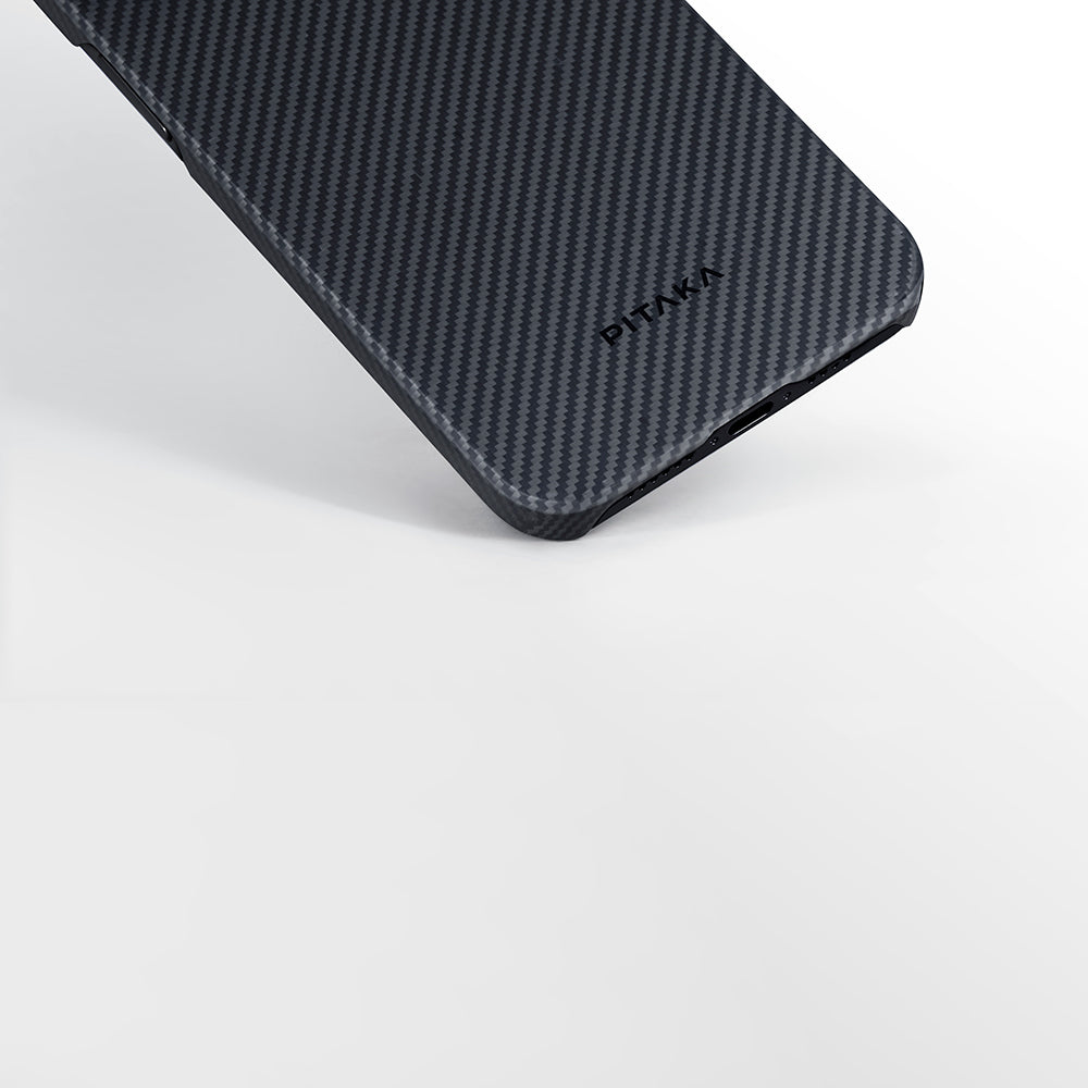 Pitaka Ultra-Slim Classic Serisi iPhone 15 Plus M-safe Şarj Özellikli 600D Aramid Fiber Black-Grey Twill Kılıf