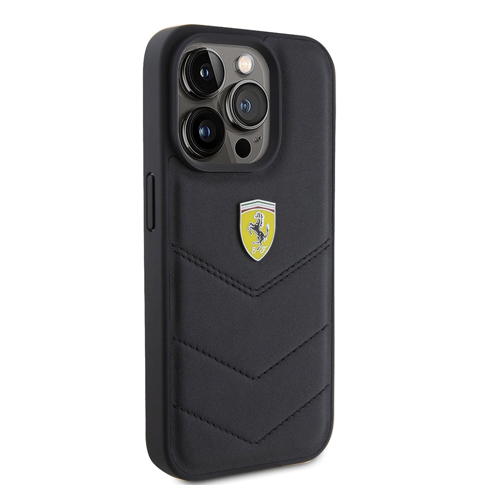 Ferrari iPhone 15 Pro Orjinal Lisanslı Deri Dikişli Arka Yüzey Metal Logo Tasarımlı Kılıf