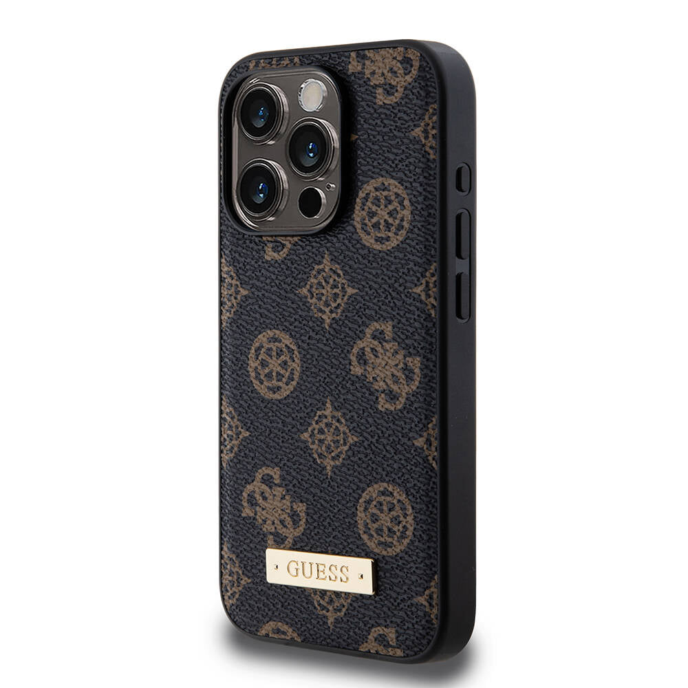 Guess iPhone 15 Pro M-safe Şarj Özellikli PU Deri Desenli Metal Plaka Logolu Kılıf