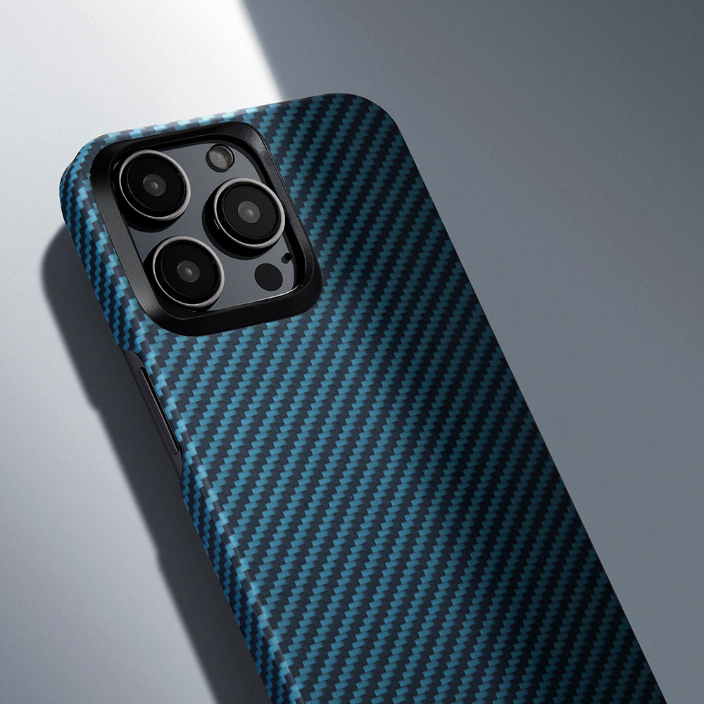 Pitaka Ultra-Slim Classic Serisi iPhone 15 Pro M-safe Şarj Özellikli 1500D Aramid Fiber Black-Blue Twill Kılıf