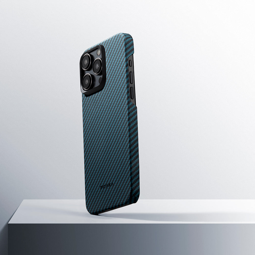 Pitaka Ultra-Slim Classic Serisi iPhone 15 Pro M-safe Şarj Özellikli 1500D Aramid Fiber Black-Blue Twill Kılıf