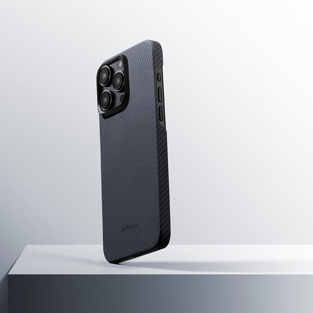 Pitaka Ultra-Slim Classic Serisi iPhone 15 Pro M-safe Şarj Özellikli 600D Aramid Fiber Black-Grey Twill Kılıf