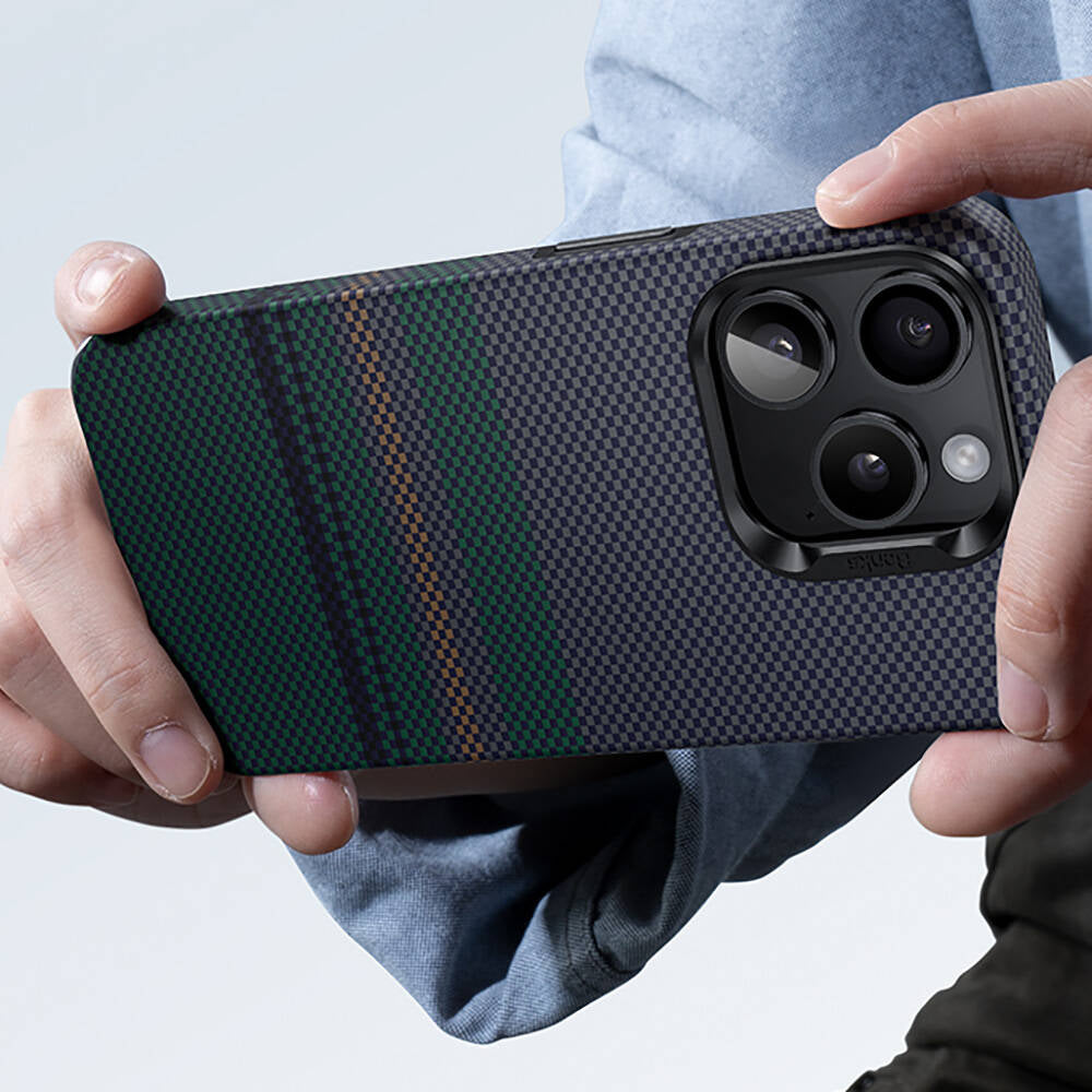 Benks Aurora ArmorPro iPhone 15 Pro M-safe Şarj Özellikli Karbon Fiber Tasarımlı Kevlar Kılıf