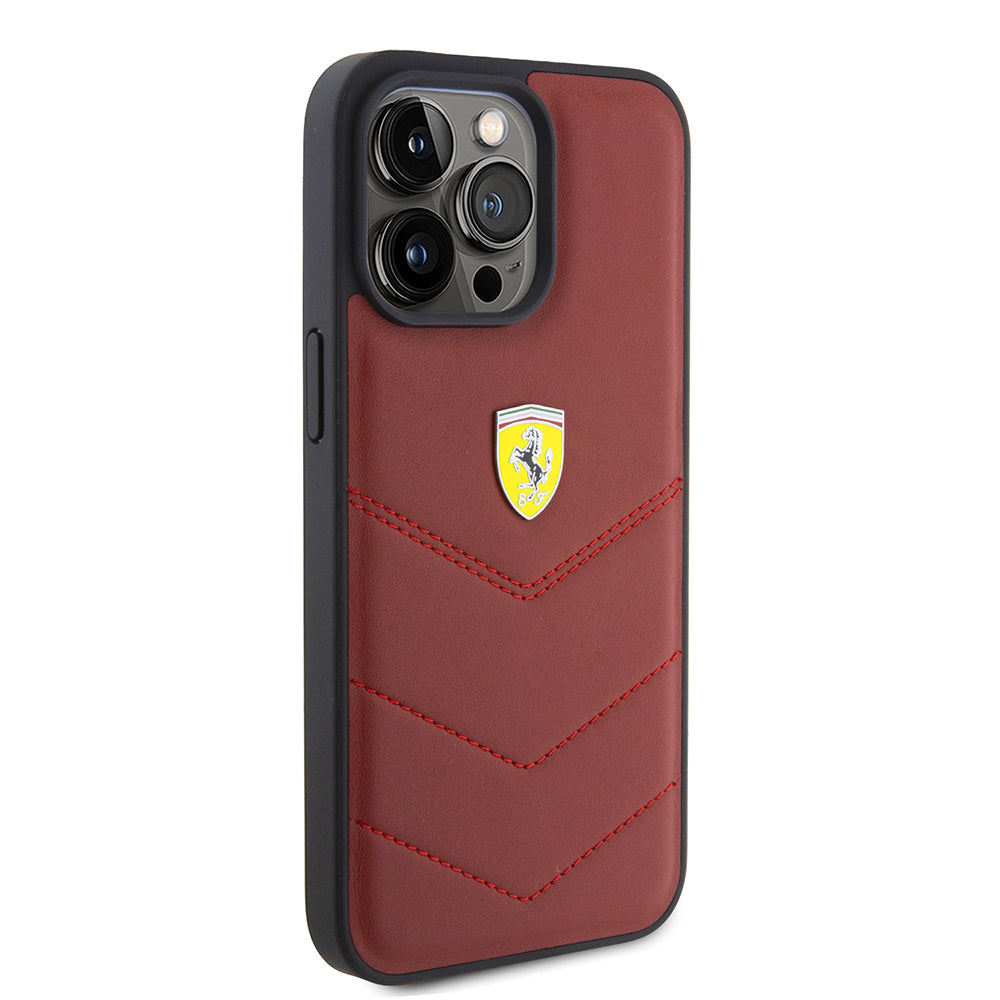 Ferrari iPhone 15 Pro Max Kılıf Orjinal Lisanslı Deri Dikişli Arka Yüzey Metal Logo Tasarımlı Kılıf