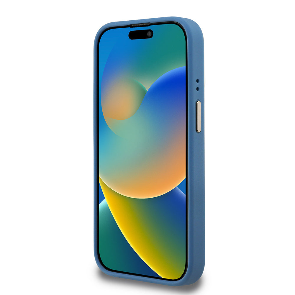 Guess iPhone 15 Pro Max Orjinal Lisanslı PU Deri 4G Desenli Metal Büyük 4G ve Yazı Logolu Kamera Standlı Kılıf
