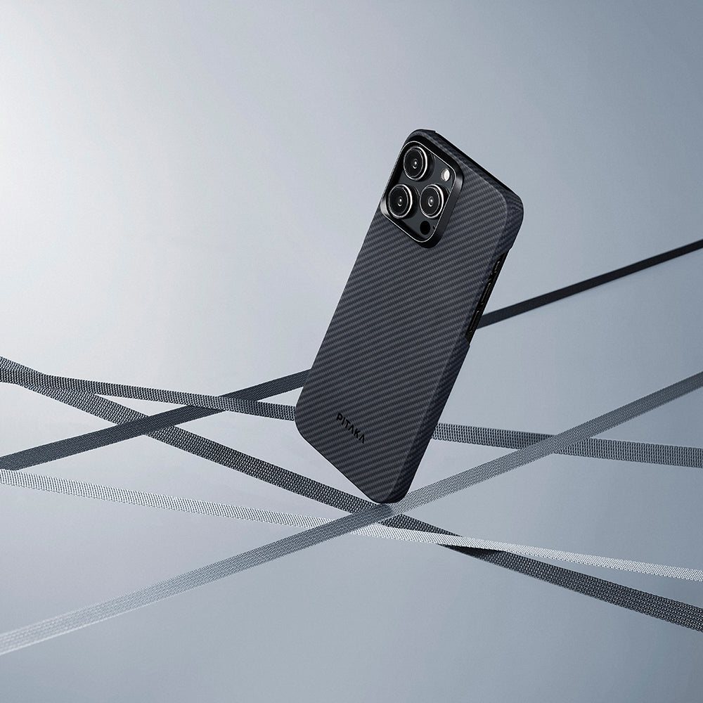 Pitaka Ultra-Slim Classic Serisi iPhone 15 Pro Max M-safe Şarj Özellikli 600D Aramid Fiber Black-Grey Twill Kılıf