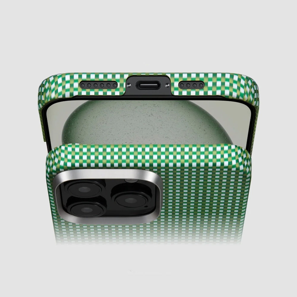 Pitaka Ultra-Slim Classic Serisi iPhone 16 Plus M-safe Şarj Özellikli Aramid Fiber Forest Green Kılıf