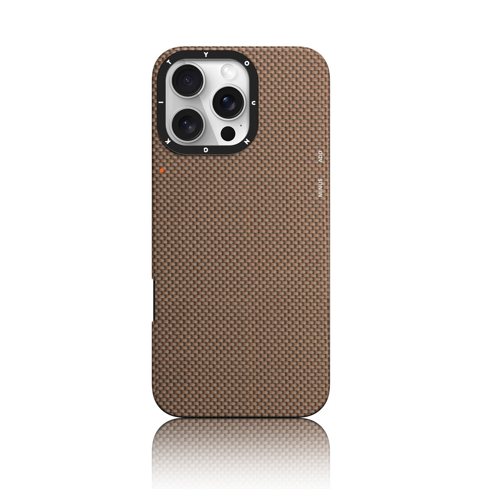Youngkit Aramid iPhone 16 Pro Magsafe Şarj Özellikli Fiber 1500D Kevlar Extreme Wing Titanyum-Gold Serisi Kılıf
