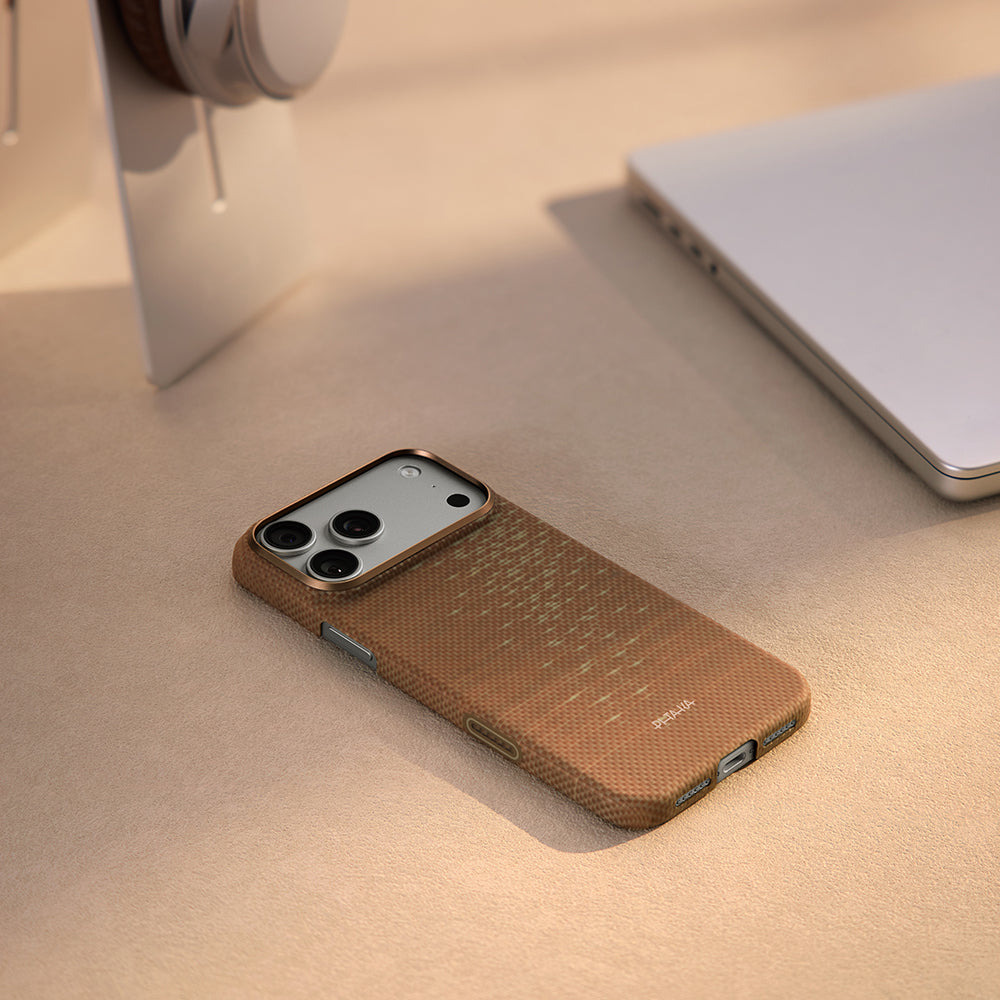 Pitaka Glints of Gold Ultra Slim Serisi iPhone 17 Pro Max M-safe Şarj Özellikli Aramid Fiber Kılıf