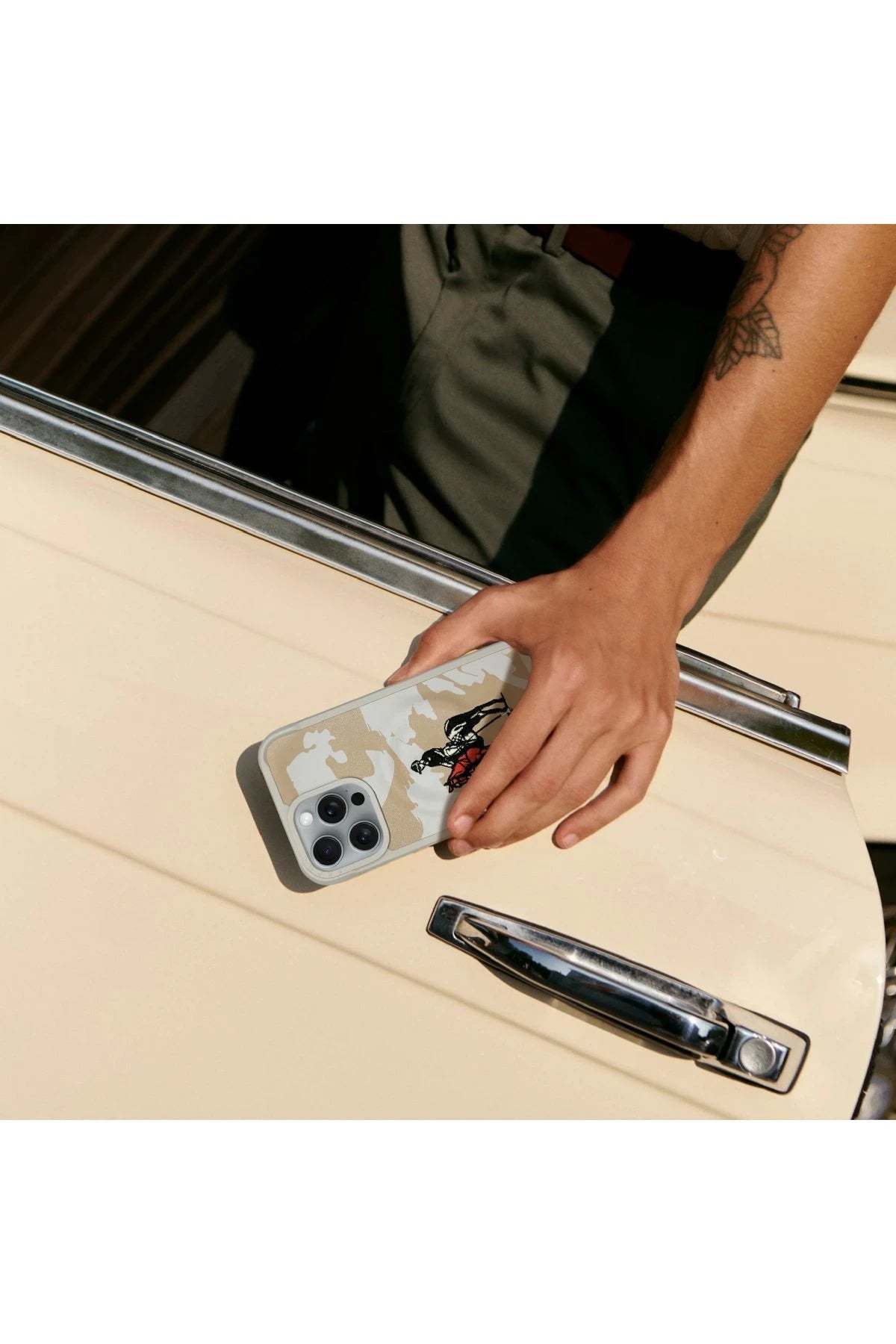 Santa Barbara Polo Racquet Club iPhone 16 Pro Max Virgil Magsafe Telefon Kılıfı