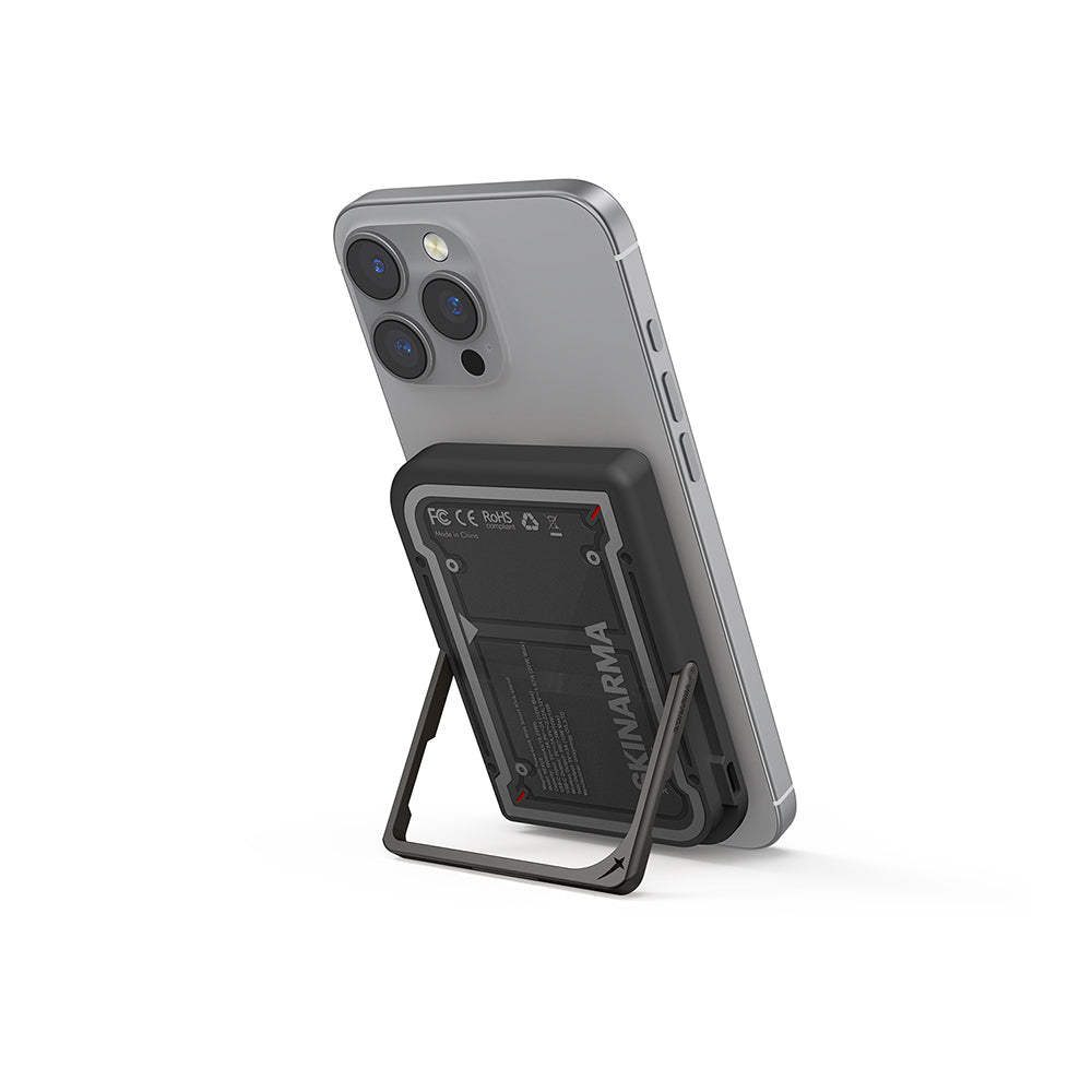 Skinarma Nexus Mecha Kablosuz ve PD Hızlı Şarj Özellikli Metal Standlı 20W 5000mAh Taşınabilir Powerbank
