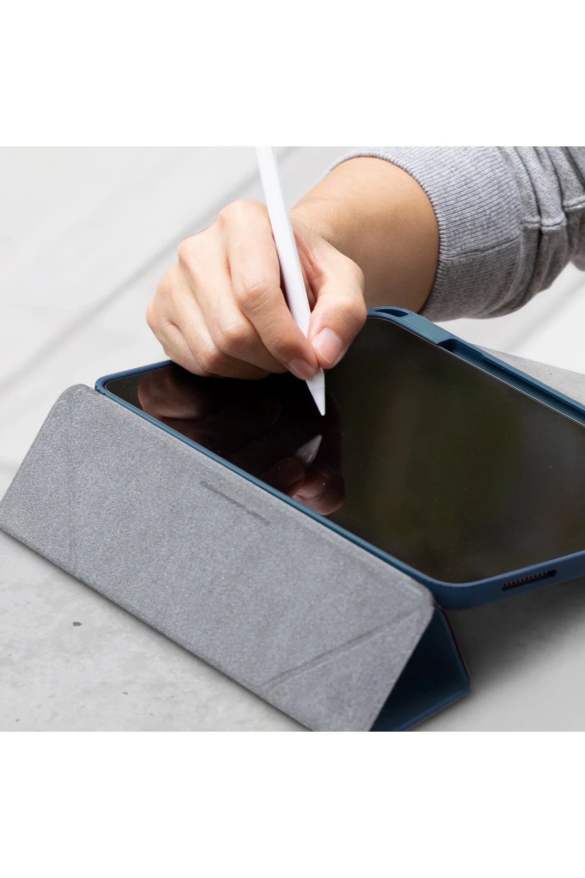 Uniq iPad Pro 13 (2024) Moven Standlı Tablet Kılıfı